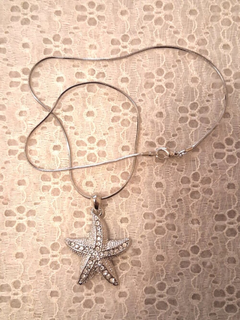Vintage Artistic Starfish Pendant White Austrian Crystal Silver-Plated Necklace - Picture 5 of 10